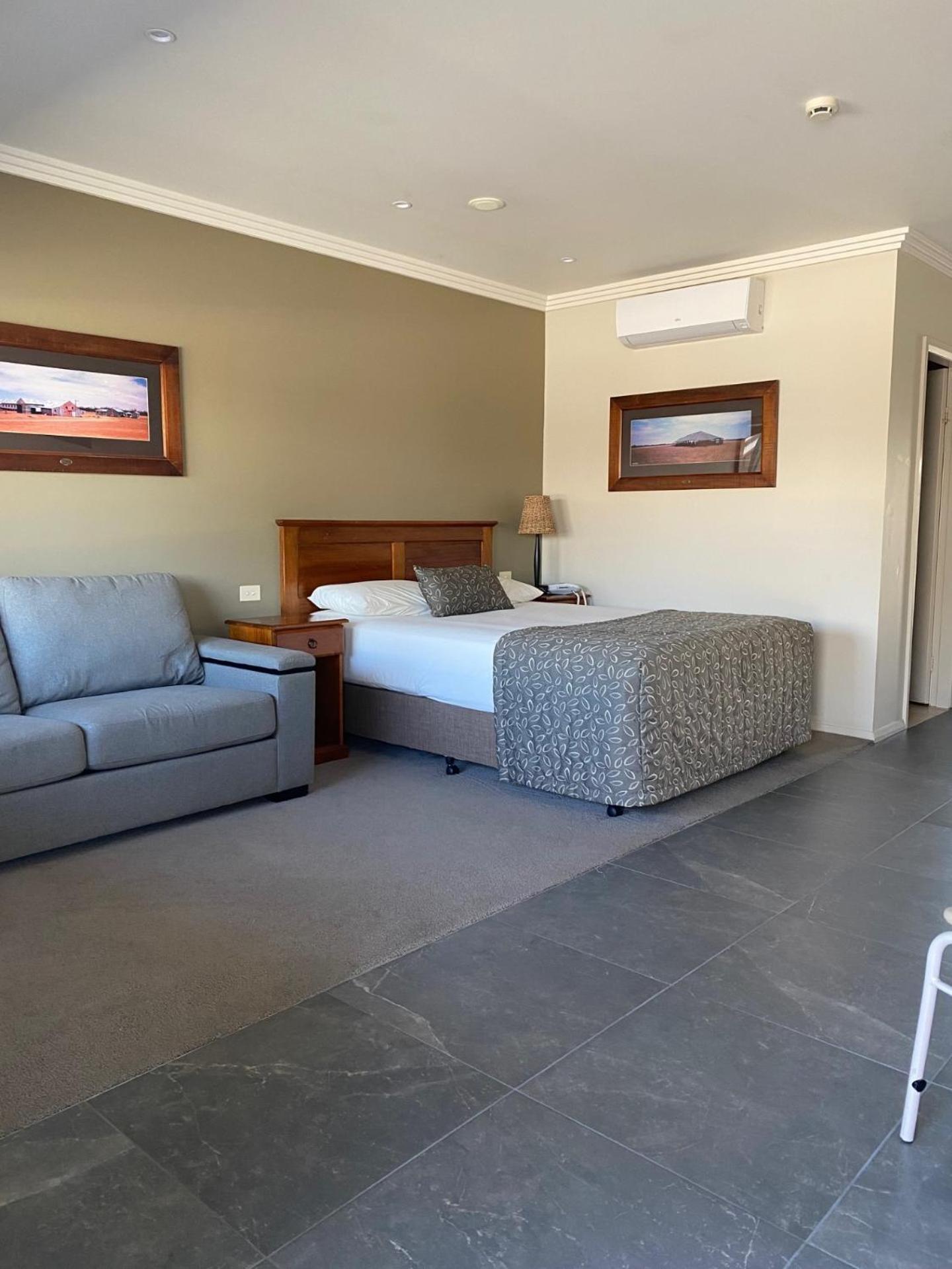 The Saltbush Motor Inn Хэй Экстерьер фото
