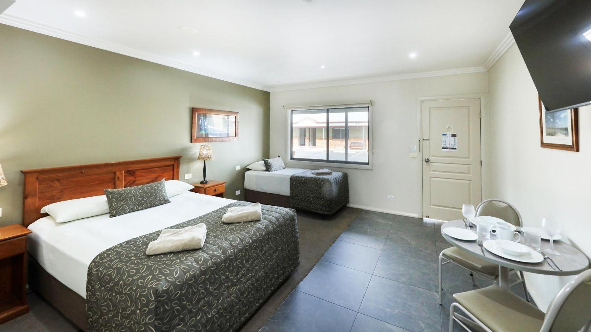 The Saltbush Motor Inn Хэй Экстерьер фото
