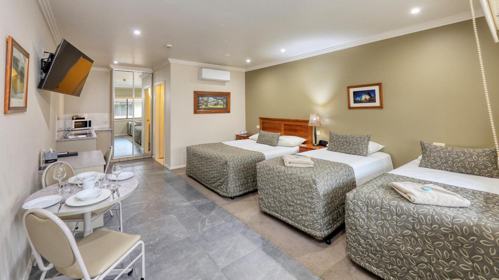 The Saltbush Motor Inn Хэй Экстерьер фото