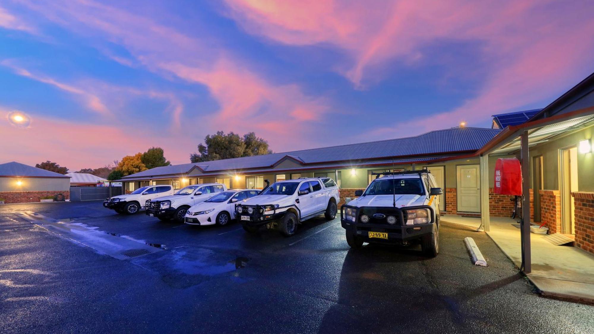 The Saltbush Motor Inn Хэй Экстерьер фото