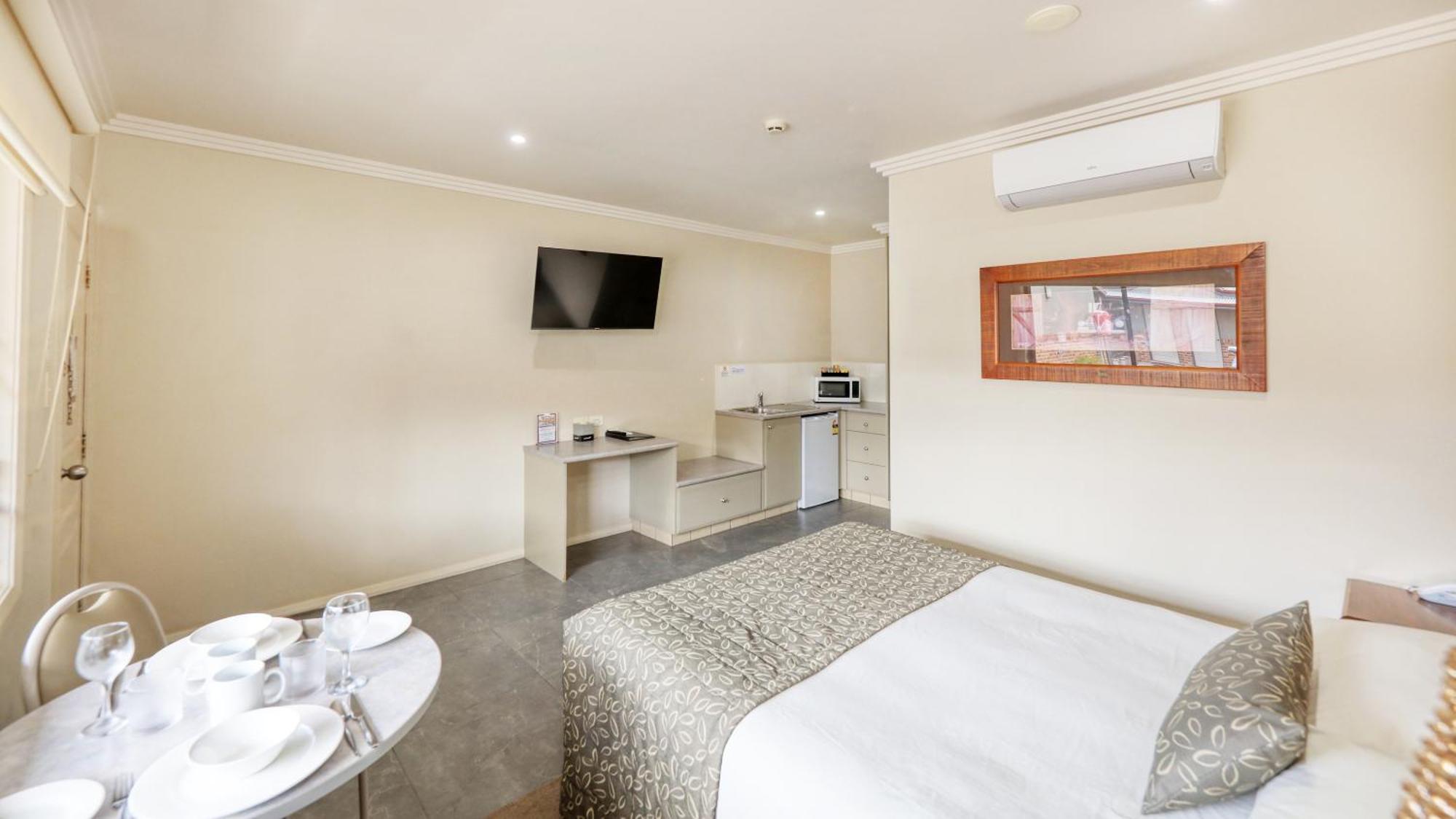 The Saltbush Motor Inn Хэй Экстерьер фото