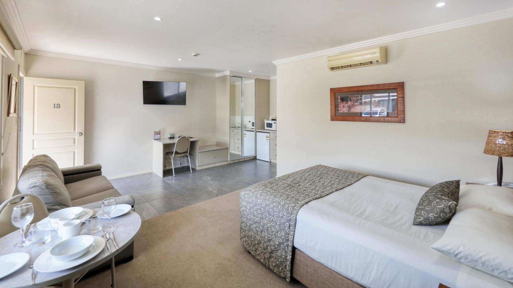 The Saltbush Motor Inn Хэй Экстерьер фото