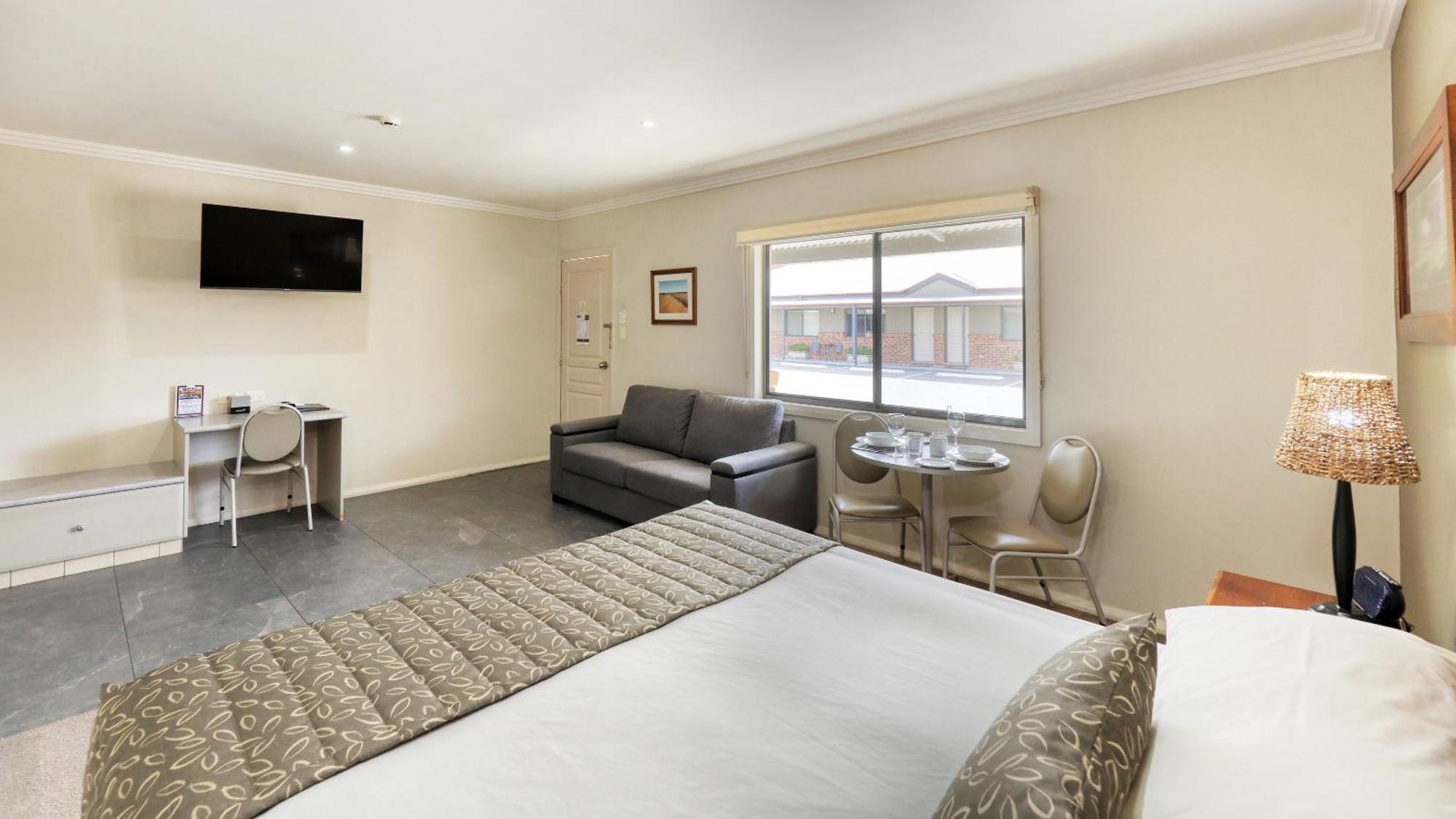 The Saltbush Motor Inn Хэй Экстерьер фото