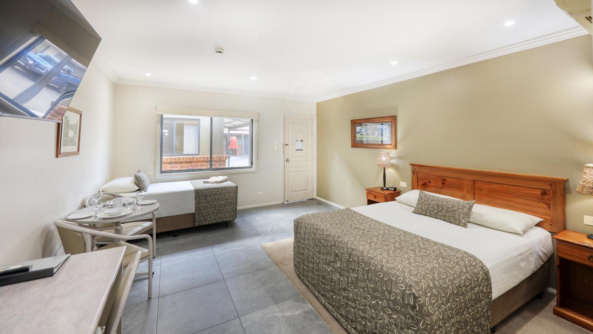 The Saltbush Motor Inn Хэй Экстерьер фото