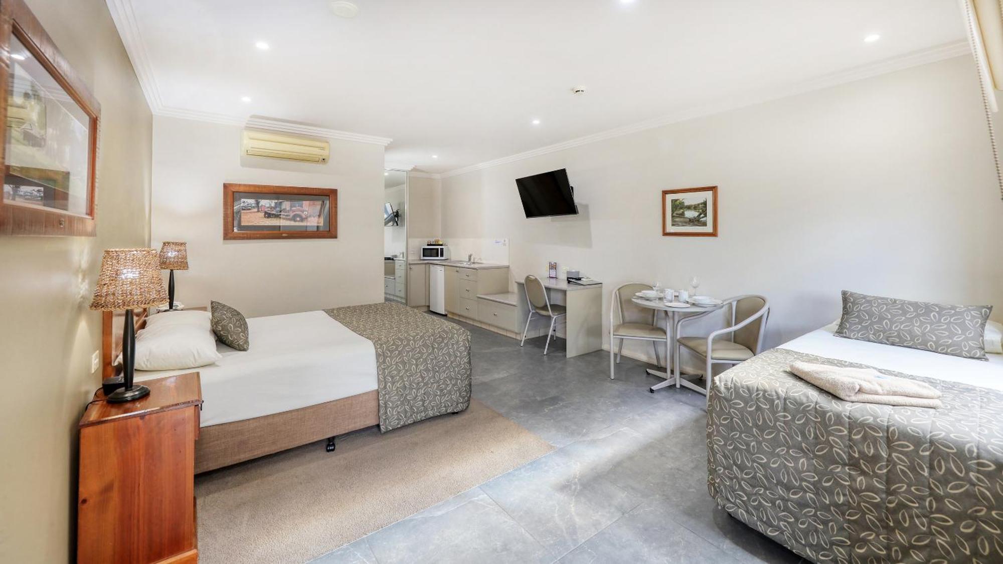 The Saltbush Motor Inn Хэй Экстерьер фото