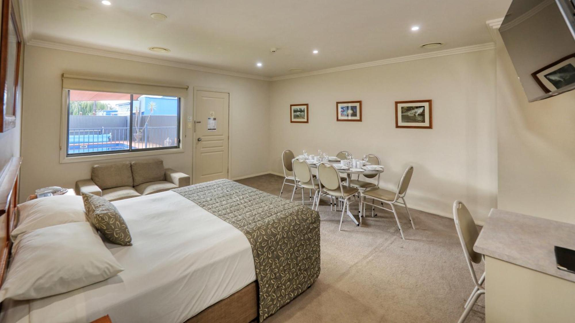 The Saltbush Motor Inn Хэй Экстерьер фото