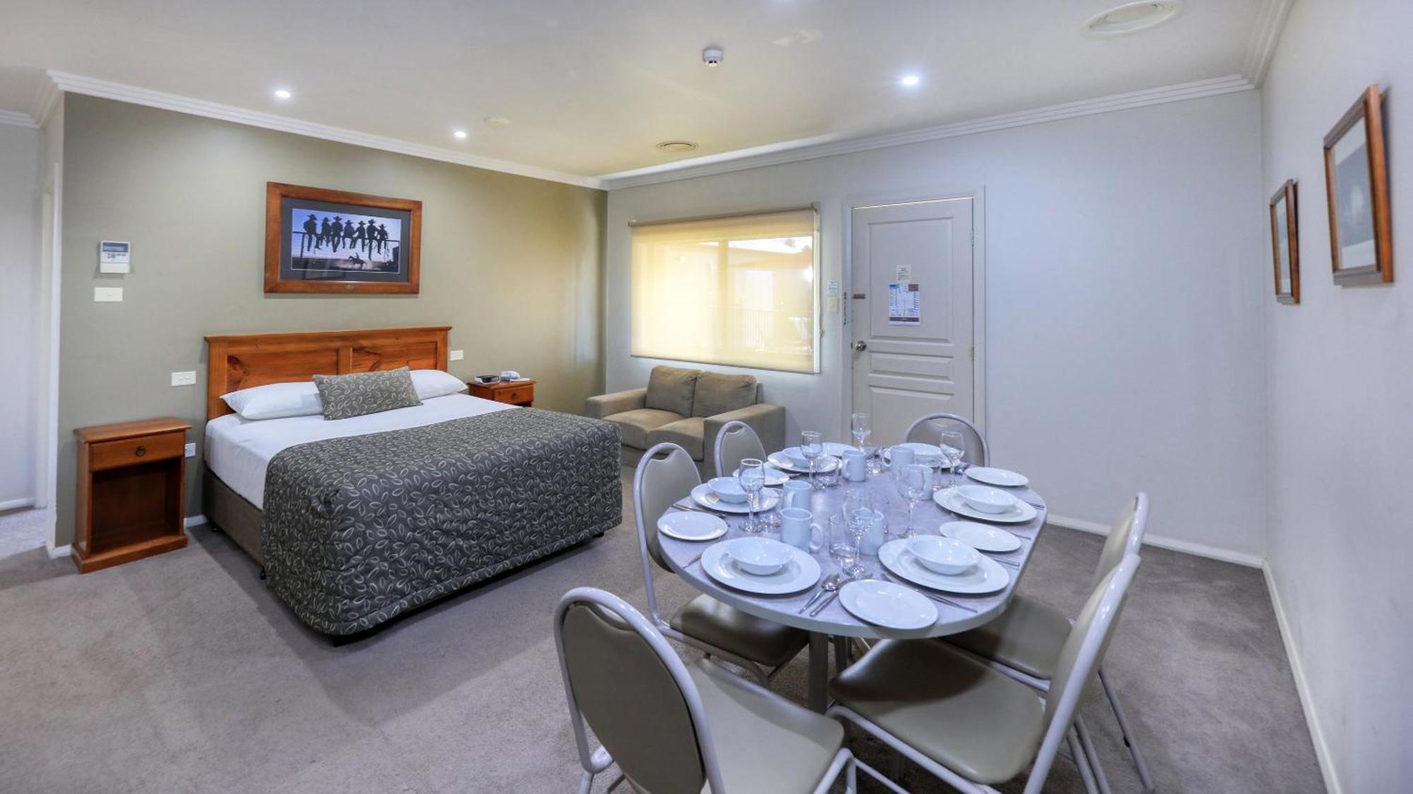 The Saltbush Motor Inn Хэй Экстерьер фото