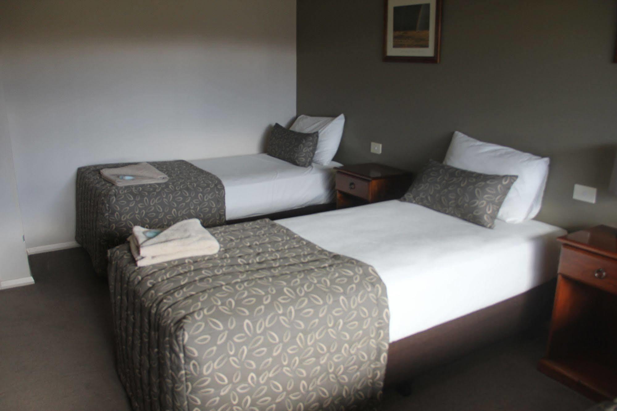The Saltbush Motor Inn Хэй Экстерьер фото