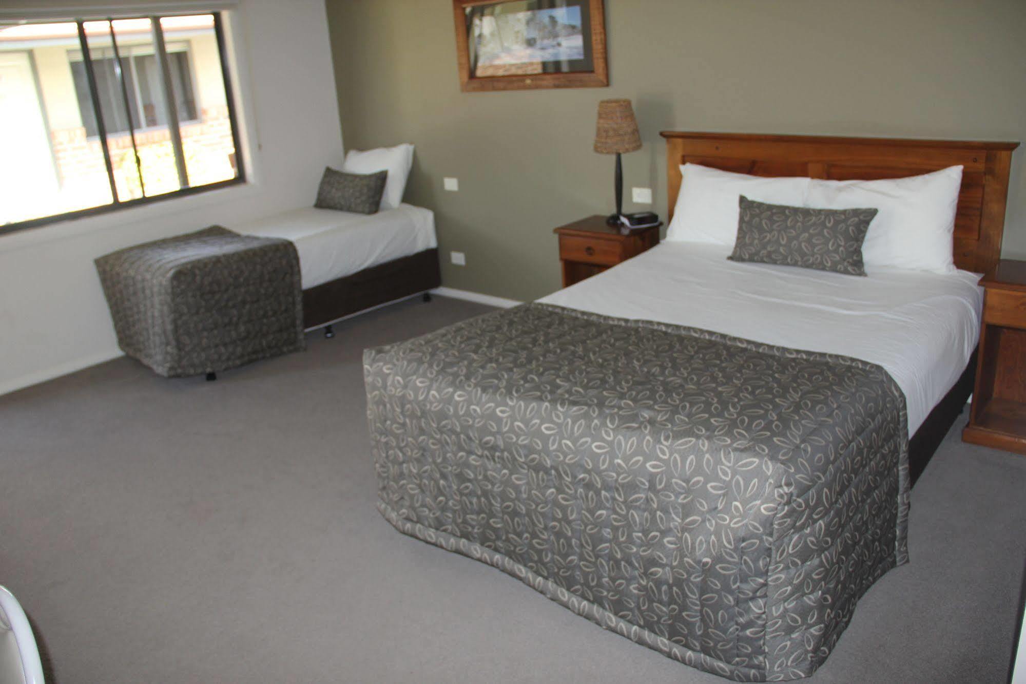 The Saltbush Motor Inn Хэй Экстерьер фото