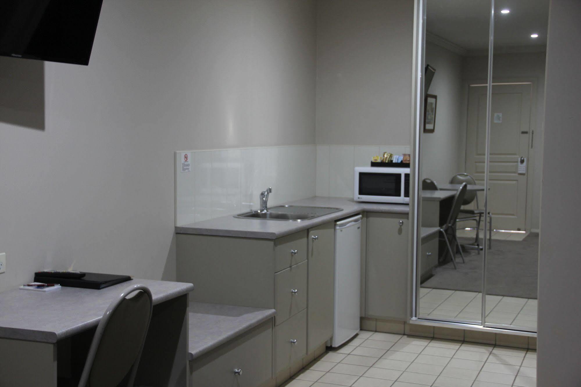 The Saltbush Motor Inn Хэй Экстерьер фото